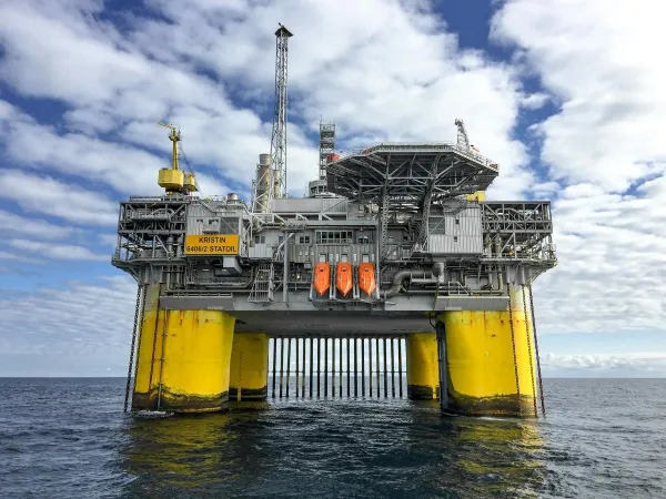 Corrosione e comportamento a fatica di Inconel 718 in ambienti offshore aggressivi